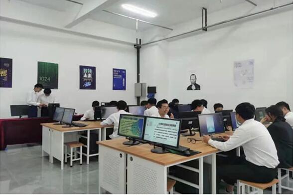 甘肃北方技工学校为学生们出示了专业知识技能平台